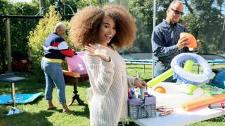 PublicPickups – Getting Lucky At The Yard Sale – Cecilia Lion, Peter Green