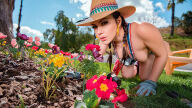 MonsterCurves – Gardening Hoe – Valentina Nappi, Jessy Jones
